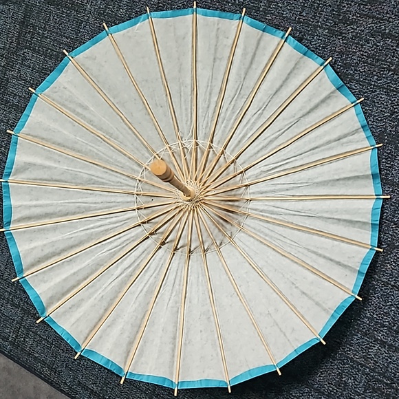 Colorful Aqua Blue Asian inspired paper parasol! - Picture 4 of 9